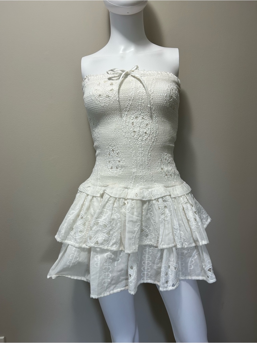 BDB Los Angeles White Eyelet Strapless Mini Dress XS Smocked Boho Cottagecore